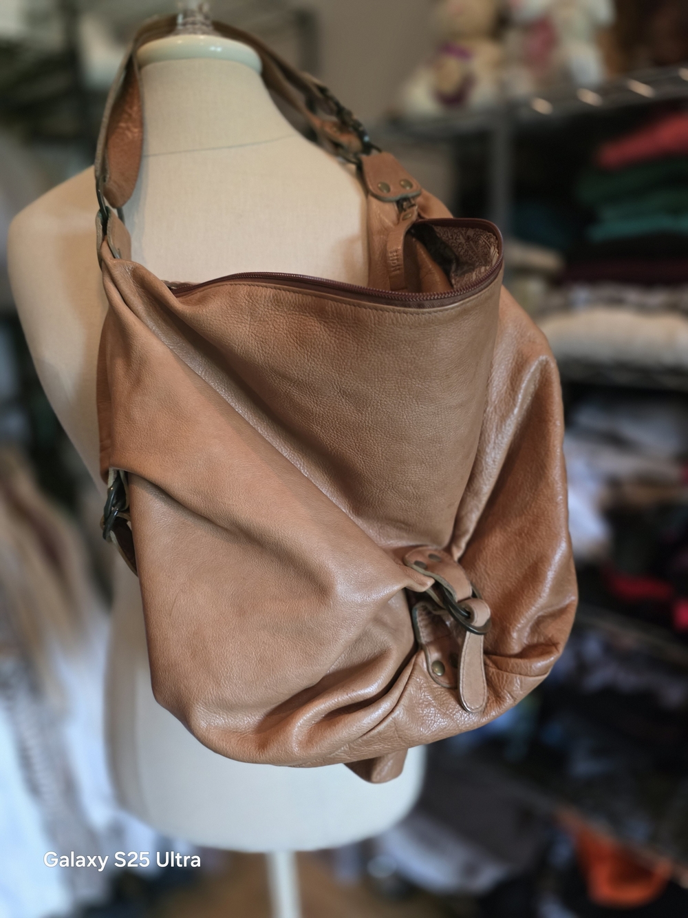 HELENA DE NATALIO Classic Leather Hobo Bag in Tan